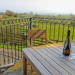 Apple Tree Semesterbostad *